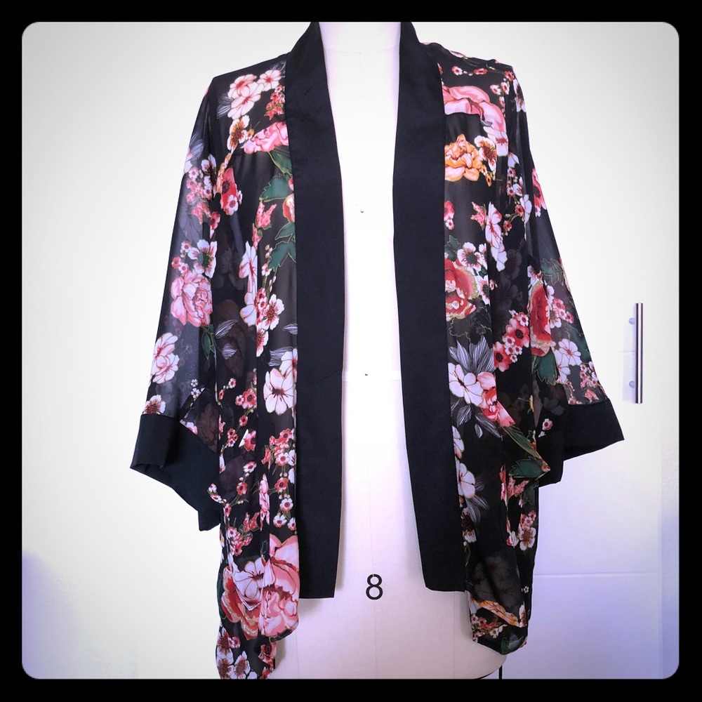 Forever 21 chiffon printed kimono w/ black edging